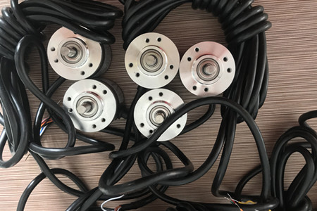 �λ��ʽλ�Ƃ����������c(di��n)���ֲ����